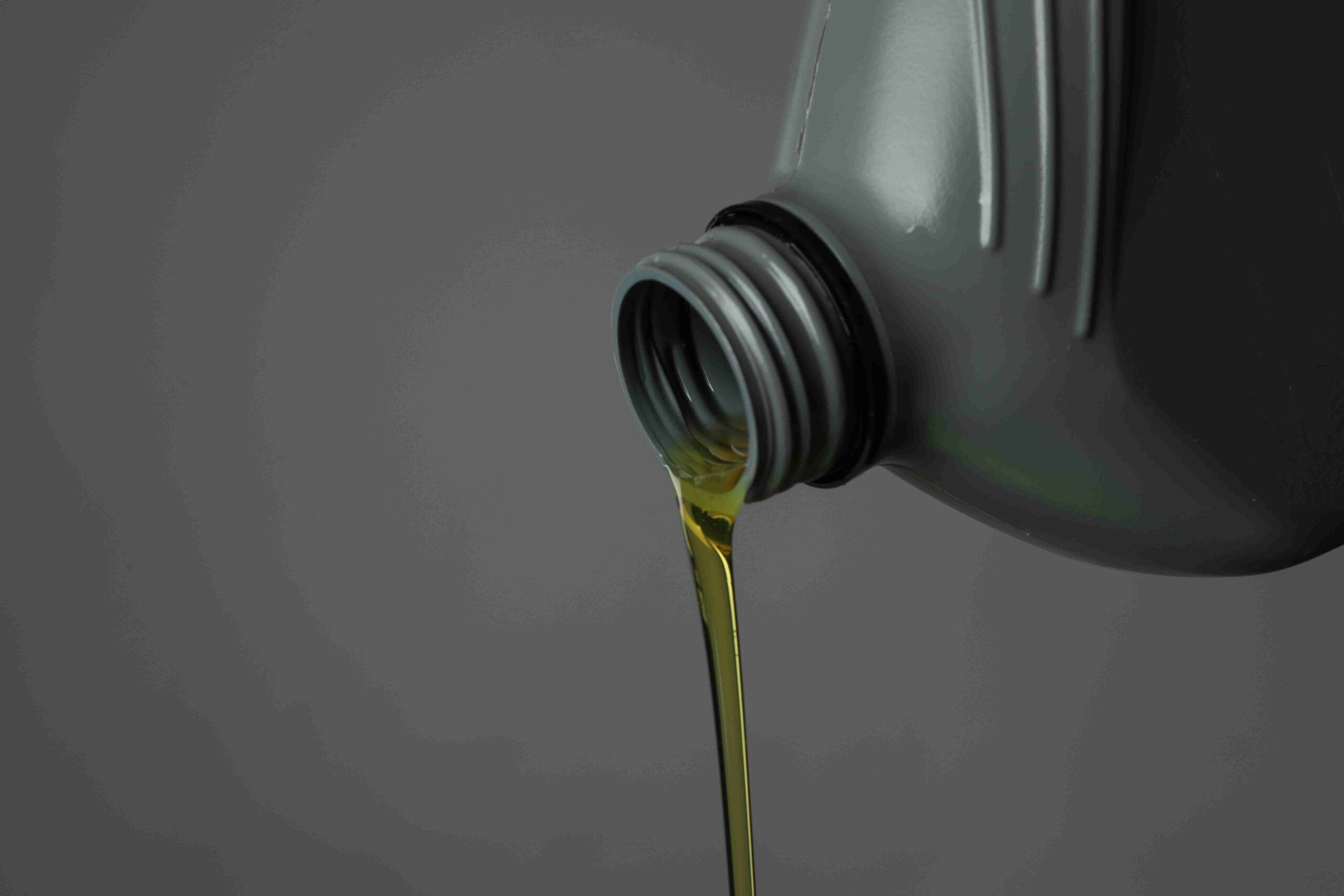 Can You Use Car Motor Oil in Lawn Mowers